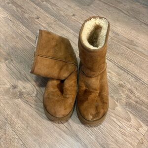 UGG Classic Short Boots (S/N 5825)